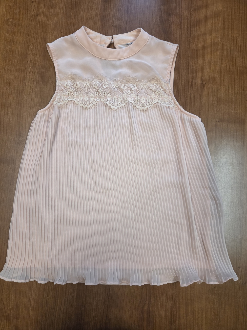 LC Lauren Conrad Sleeveless Pleated Lace Trim Blouse Work Dressy